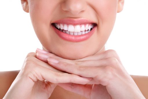 Tips to Naturally Whiten Your Teeth