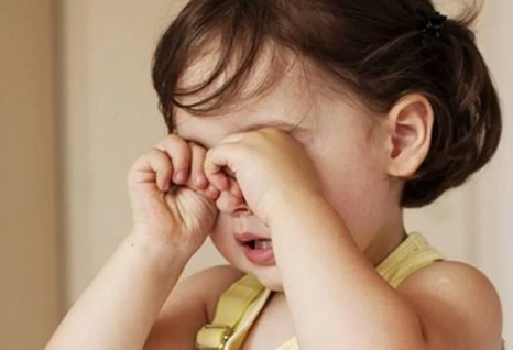 Covid 19 Pandemic: As per the recent study hand sanitizers can hurt children's eyes!