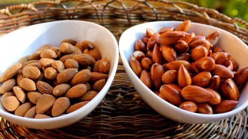 Raw Almonds Vs Soaked Almonds: What’s Best For Your Summer Diet?