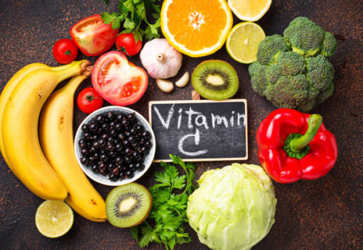 विटामिन सी के स्रोतः सब्जियां और देसी फल!